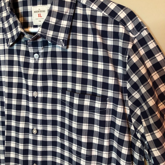 Gap men’s button down shirt. EUC - Picture 7 of 7